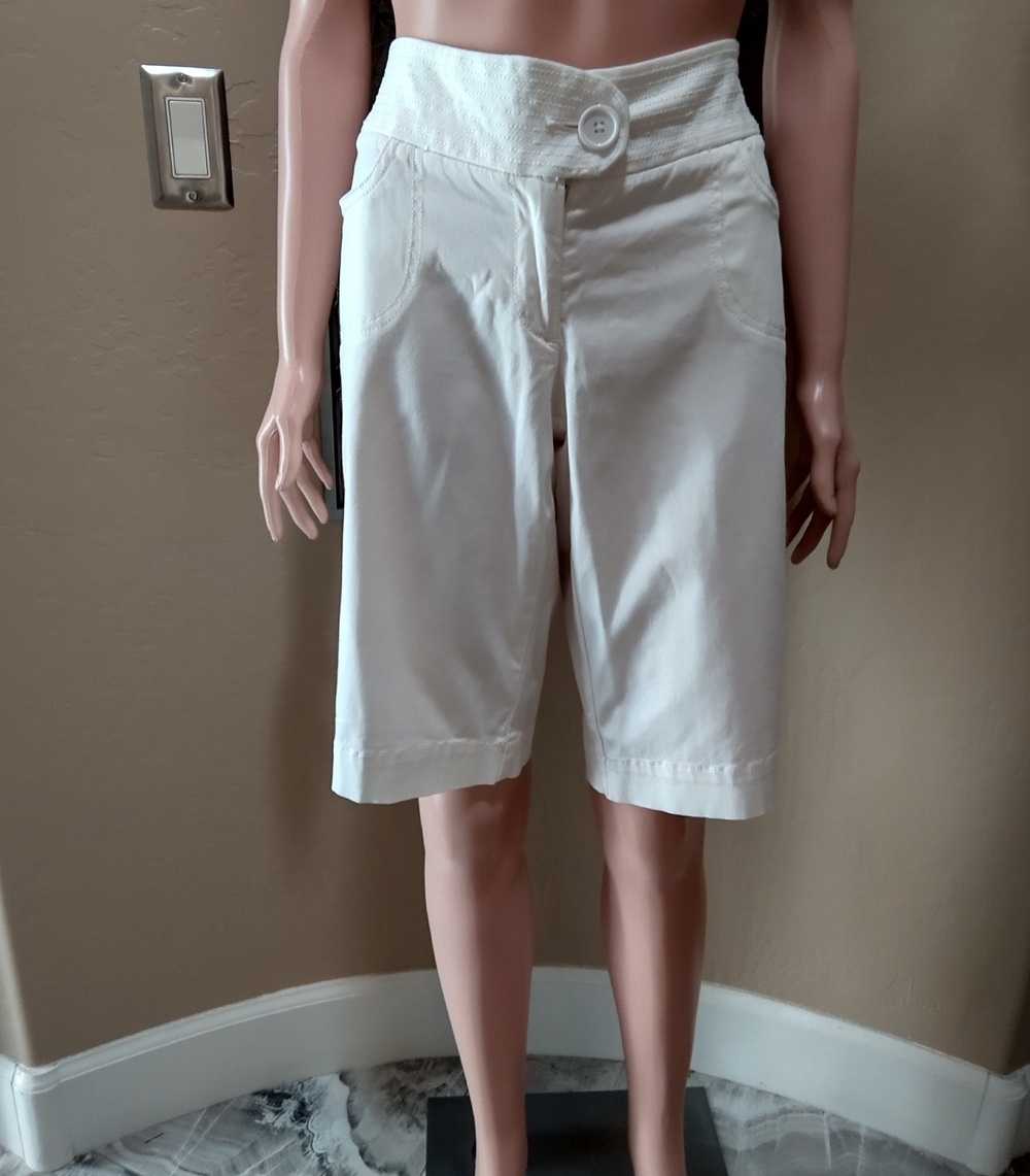 White House Black Market White Bermuda Shorts with Decoratve Stitched Waist